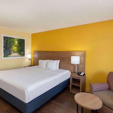 Days Inn By Wyndham Florence/I-95 North Buitenkant foto