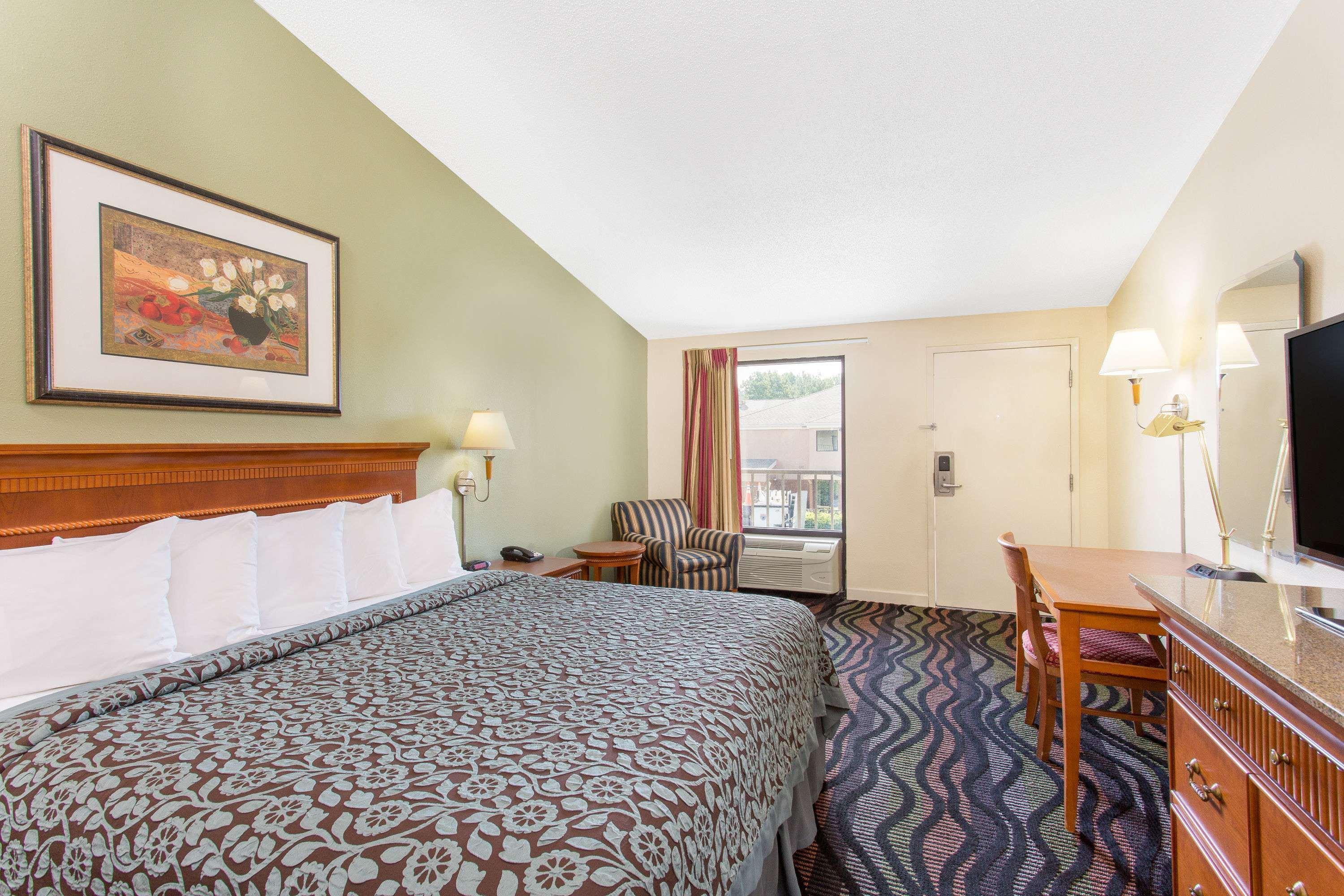 Days Inn By Wyndham Florence/I-95 North Buitenkant foto