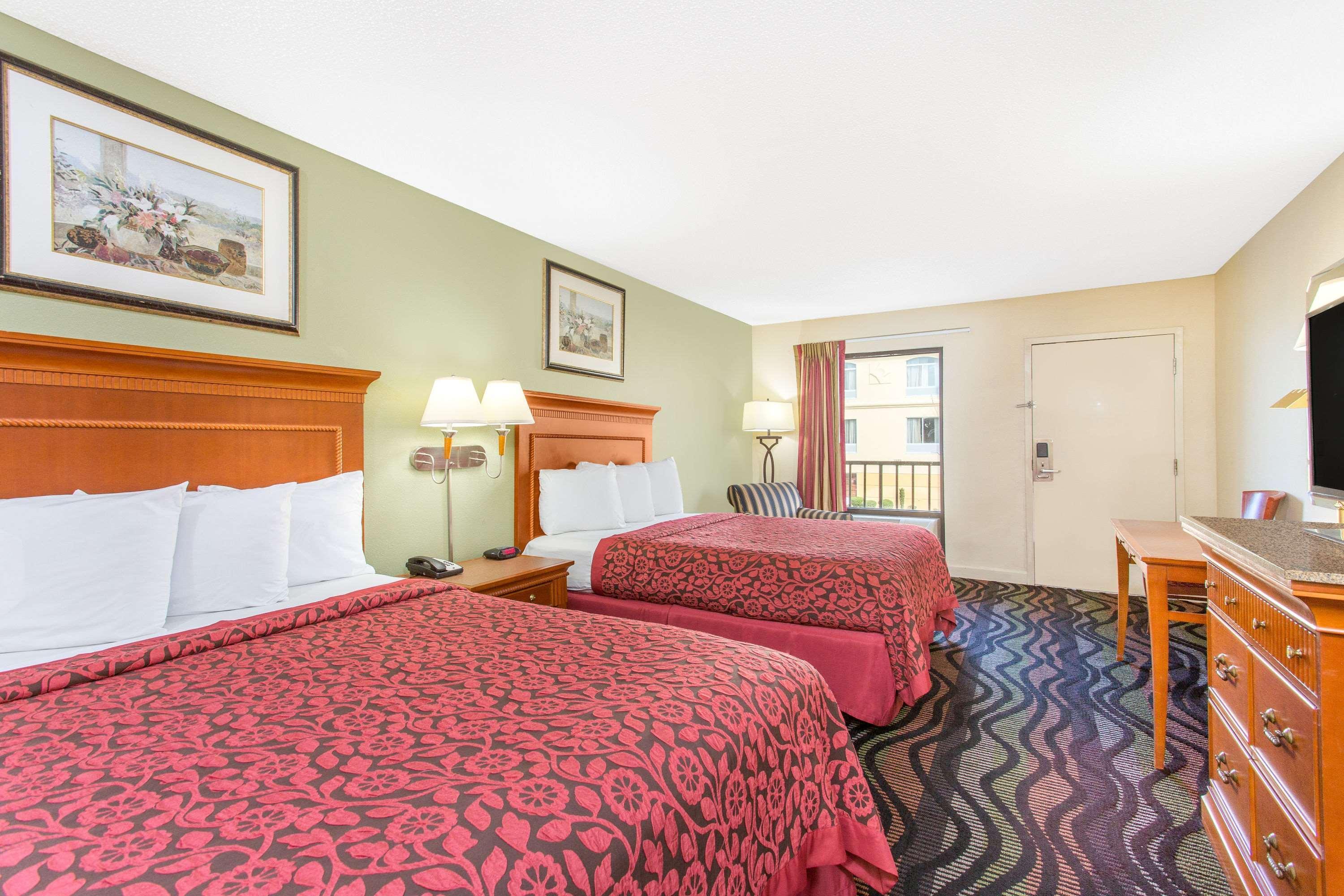 Days Inn By Wyndham Florence/I-95 North Buitenkant foto