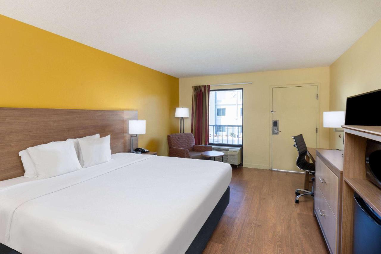 Days Inn By Wyndham Florence/I-95 North Buitenkant foto