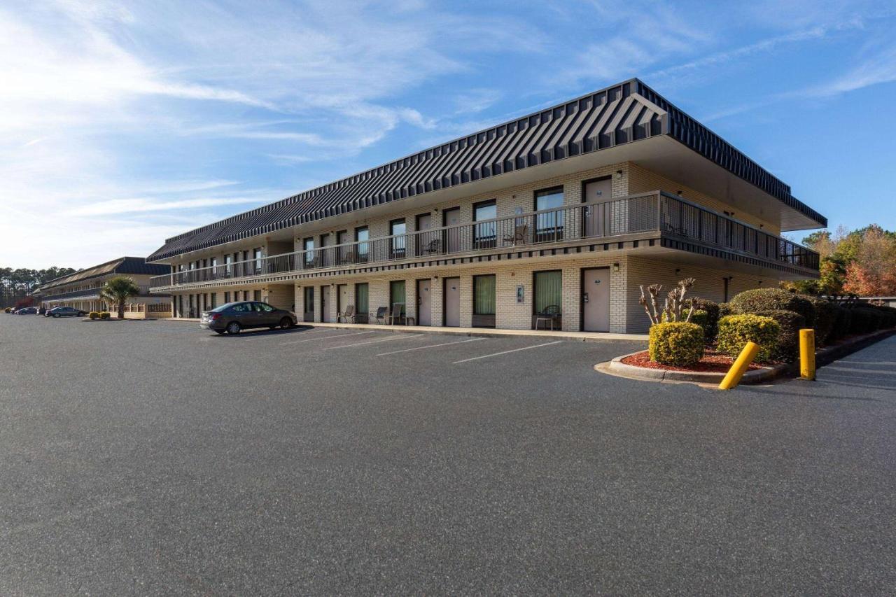 Days Inn By Wyndham Florence/I-95 North Buitenkant foto