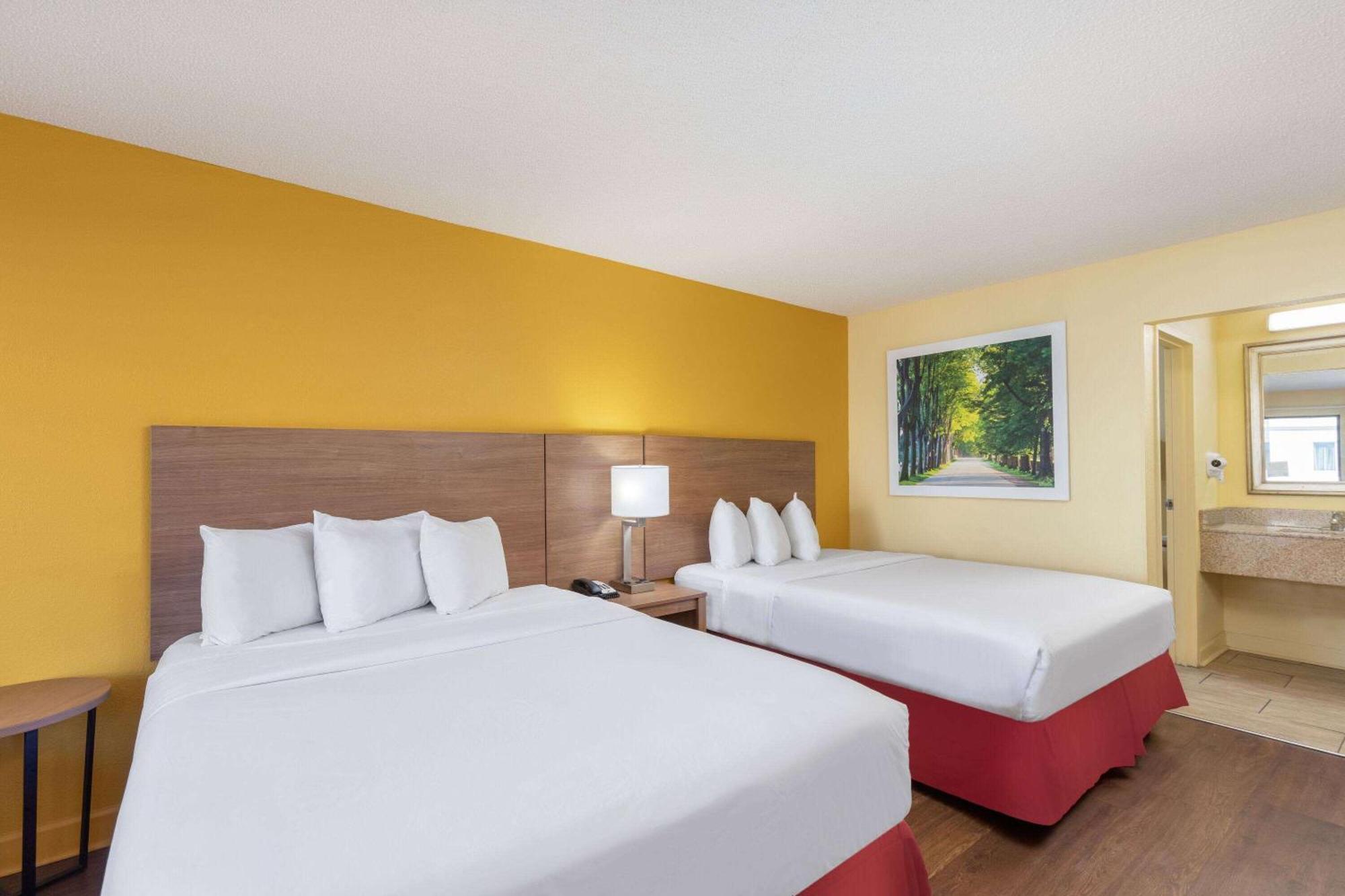 Days Inn By Wyndham Florence/I-95 North Buitenkant foto
