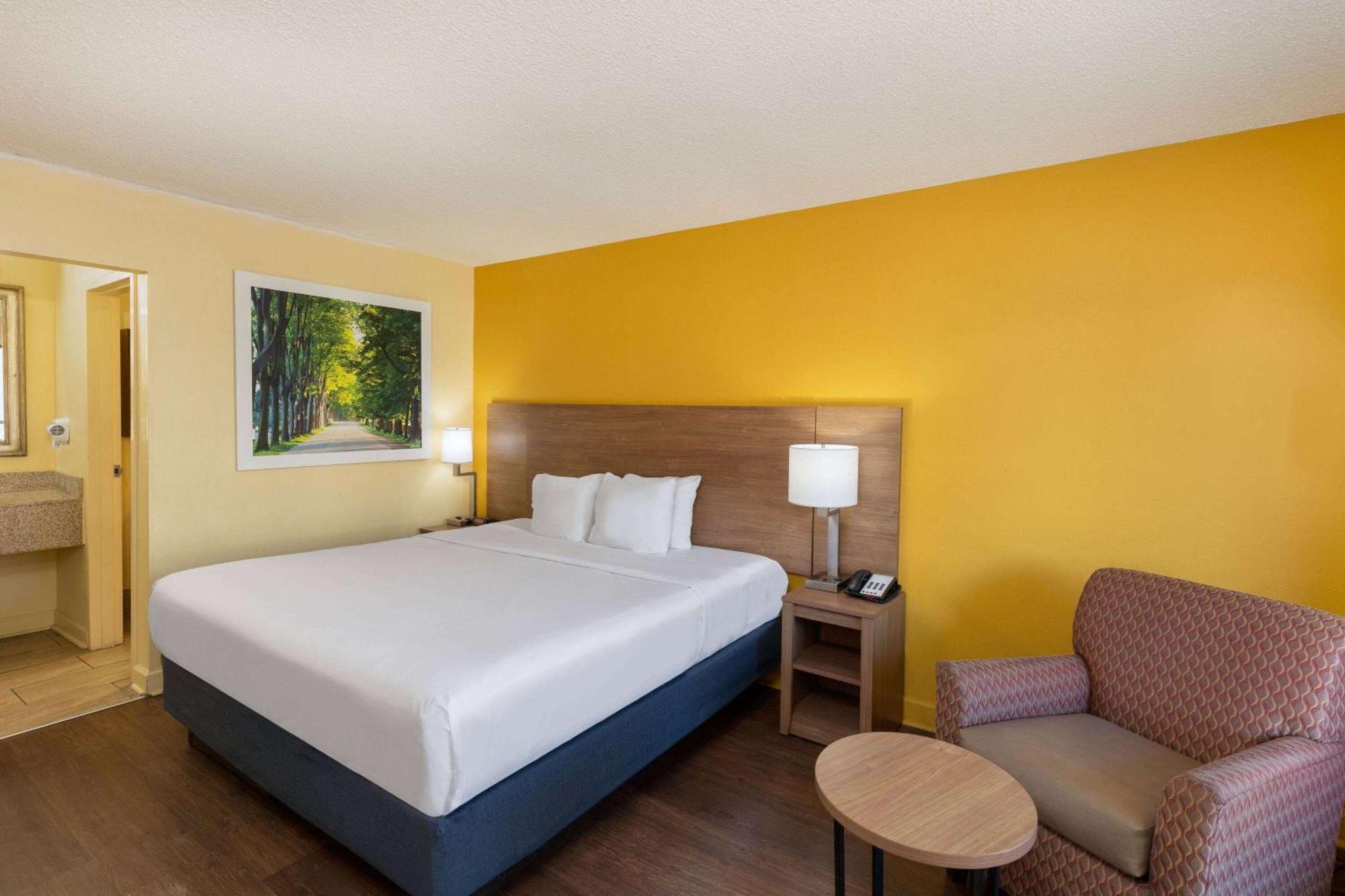 Days Inn By Wyndham Florence/I-95 North Buitenkant foto