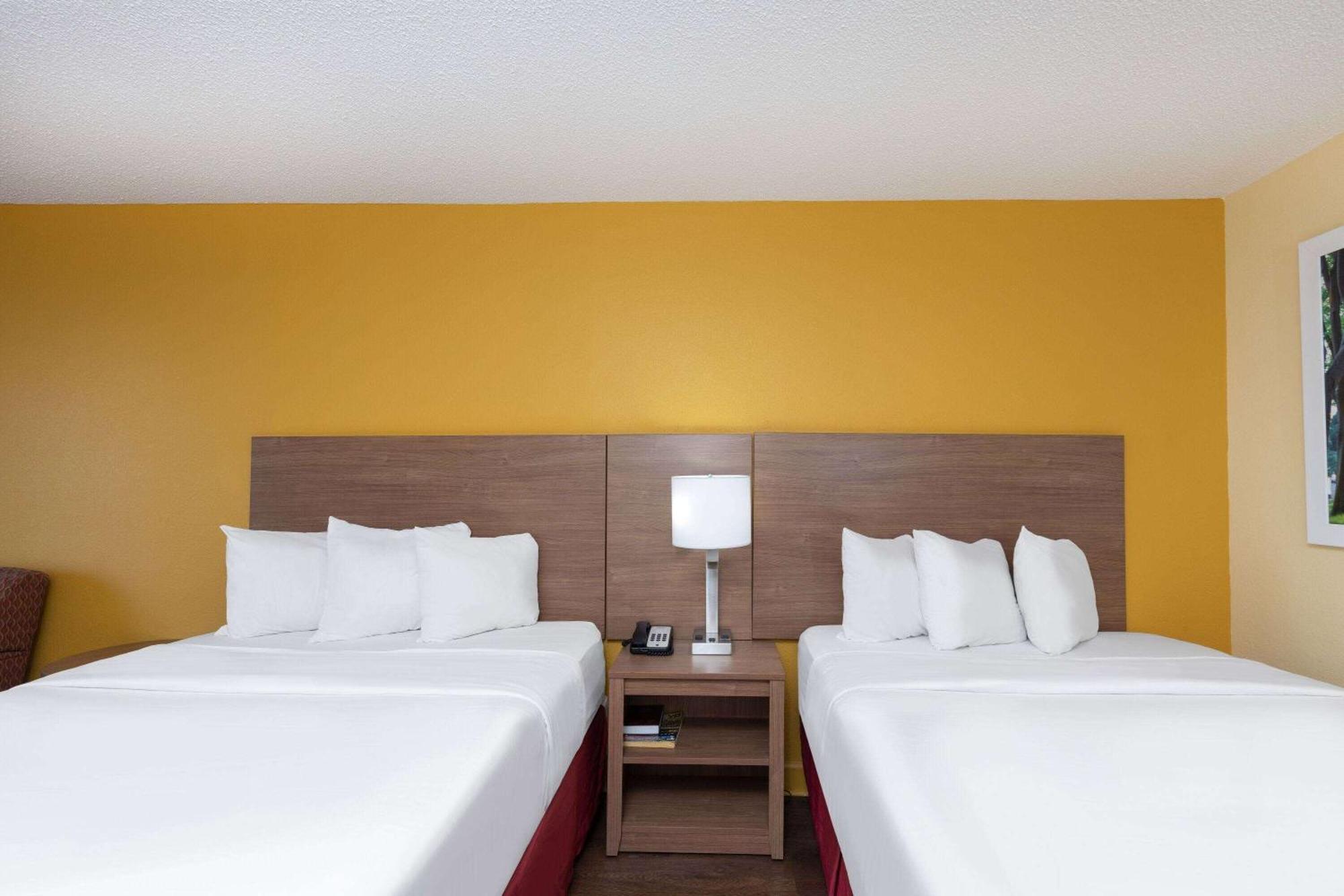Days Inn By Wyndham Florence/I-95 North Buitenkant foto