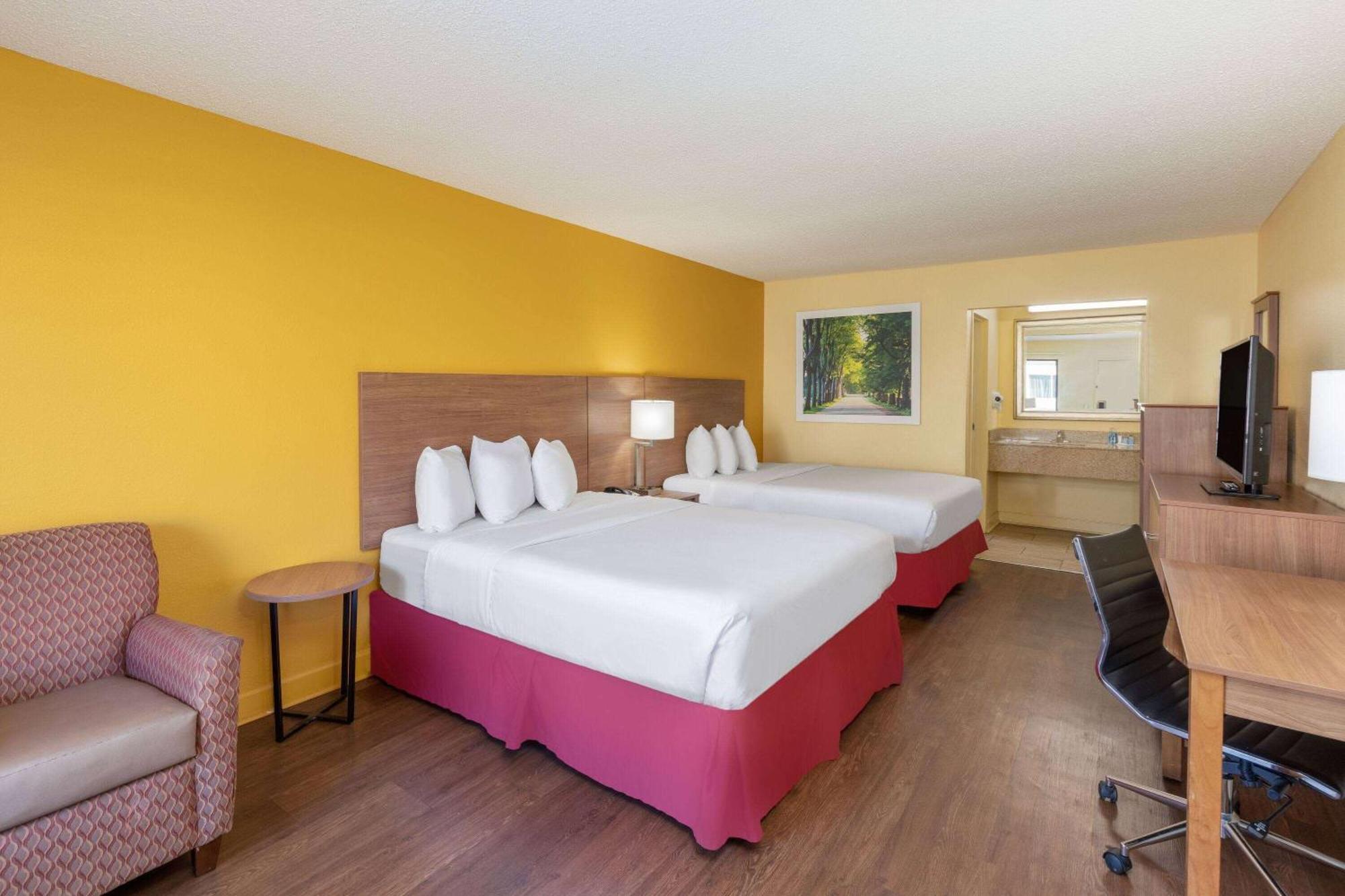 Days Inn By Wyndham Florence/I-95 North Buitenkant foto