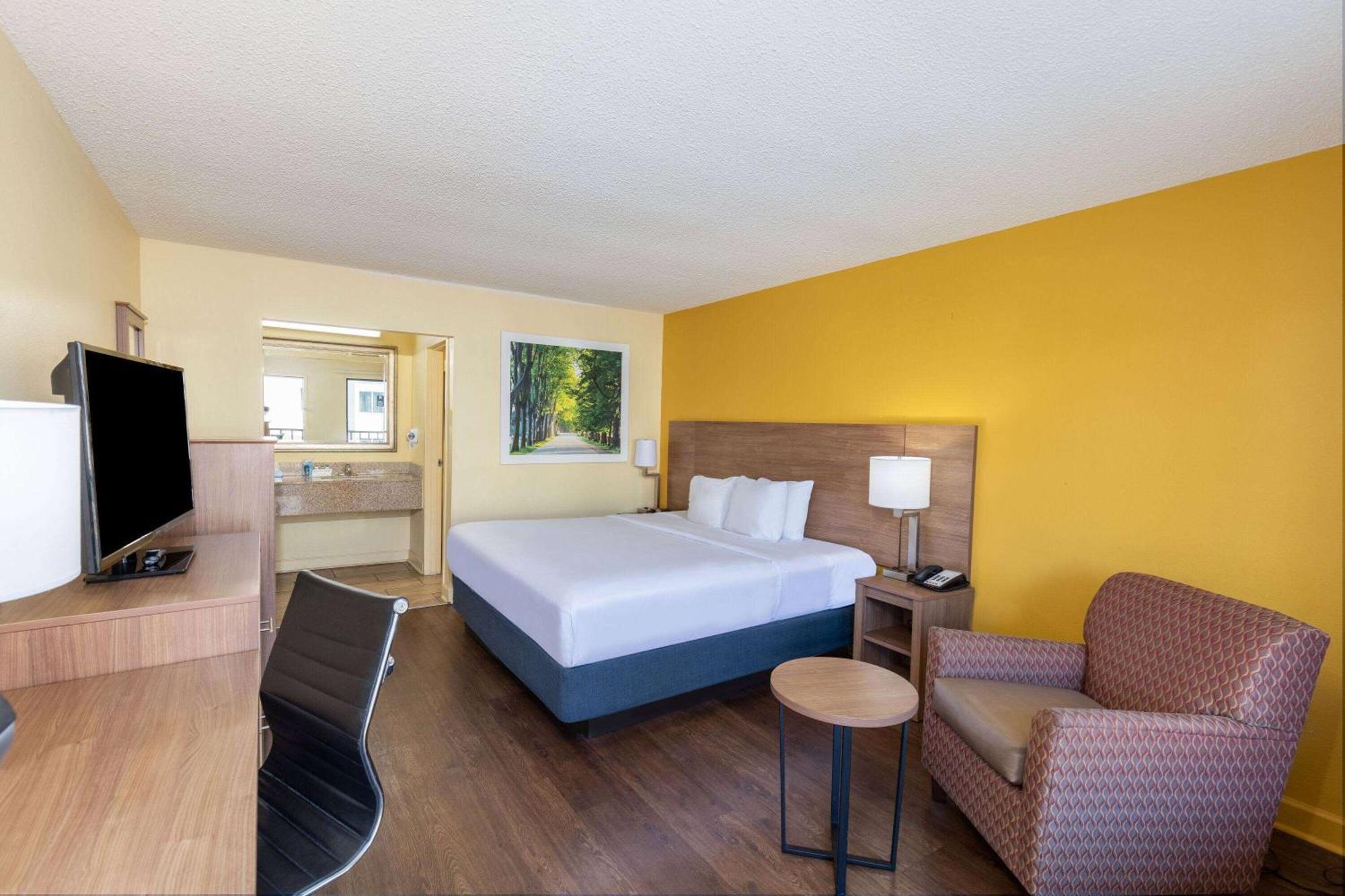Days Inn By Wyndham Florence/I-95 North Buitenkant foto