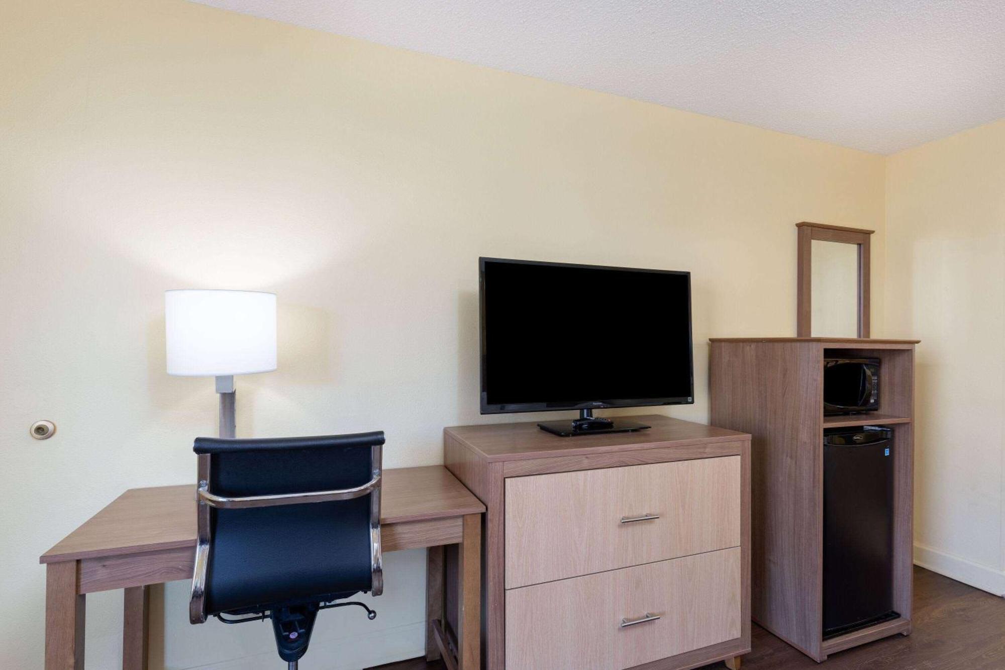 Days Inn By Wyndham Florence/I-95 North Buitenkant foto