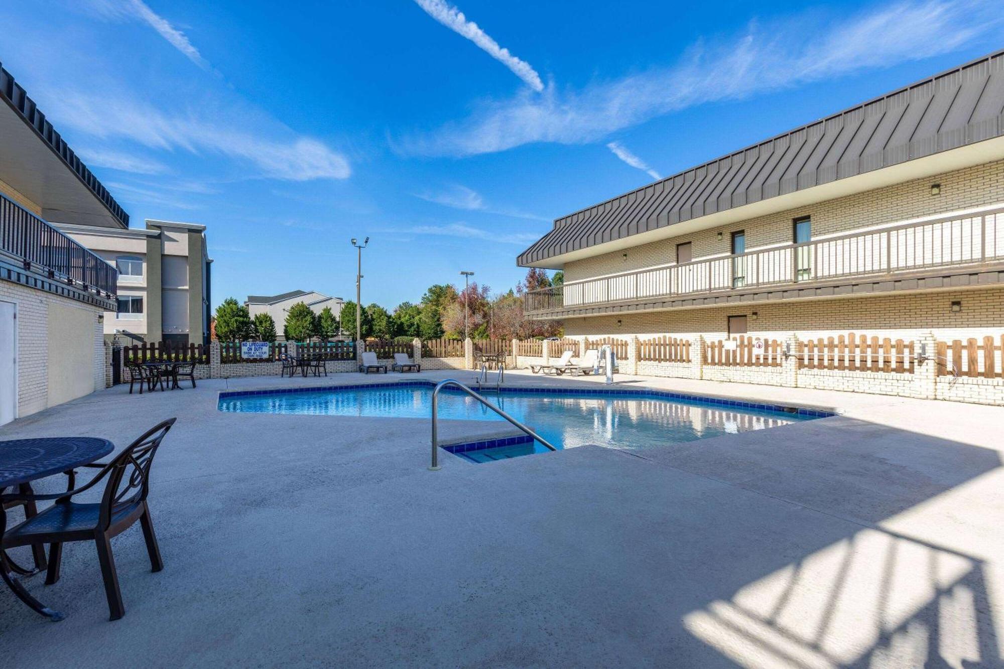 Days Inn By Wyndham Florence/I-95 North Buitenkant foto