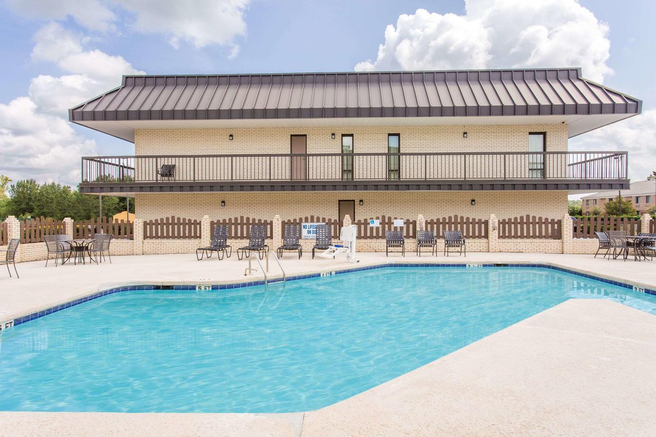 Days Inn By Wyndham Florence/I-95 North Buitenkant foto
