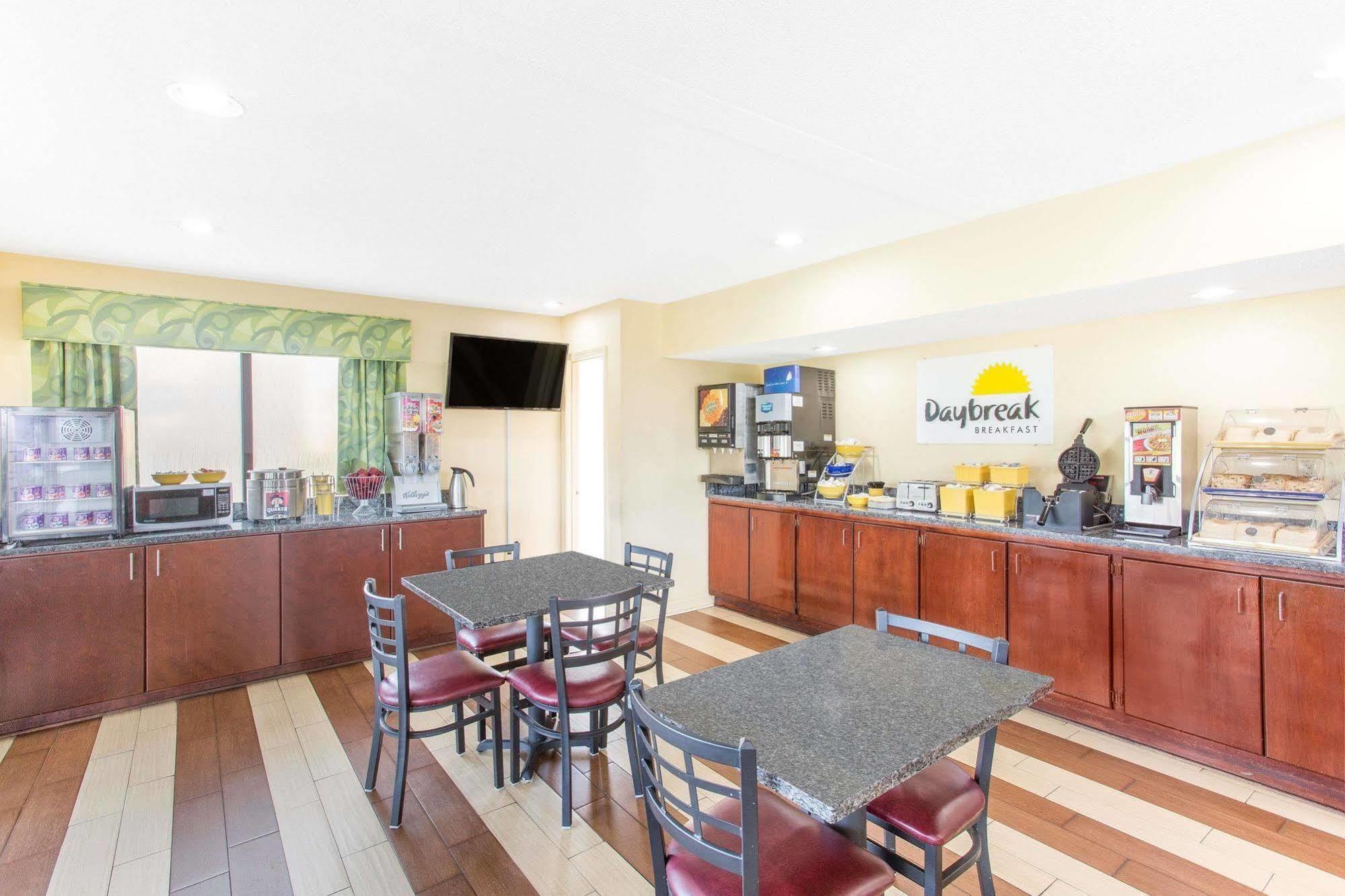 Days Inn By Wyndham Florence/I-95 North Buitenkant foto